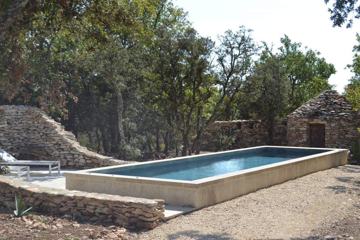 piscine beton semi enterree