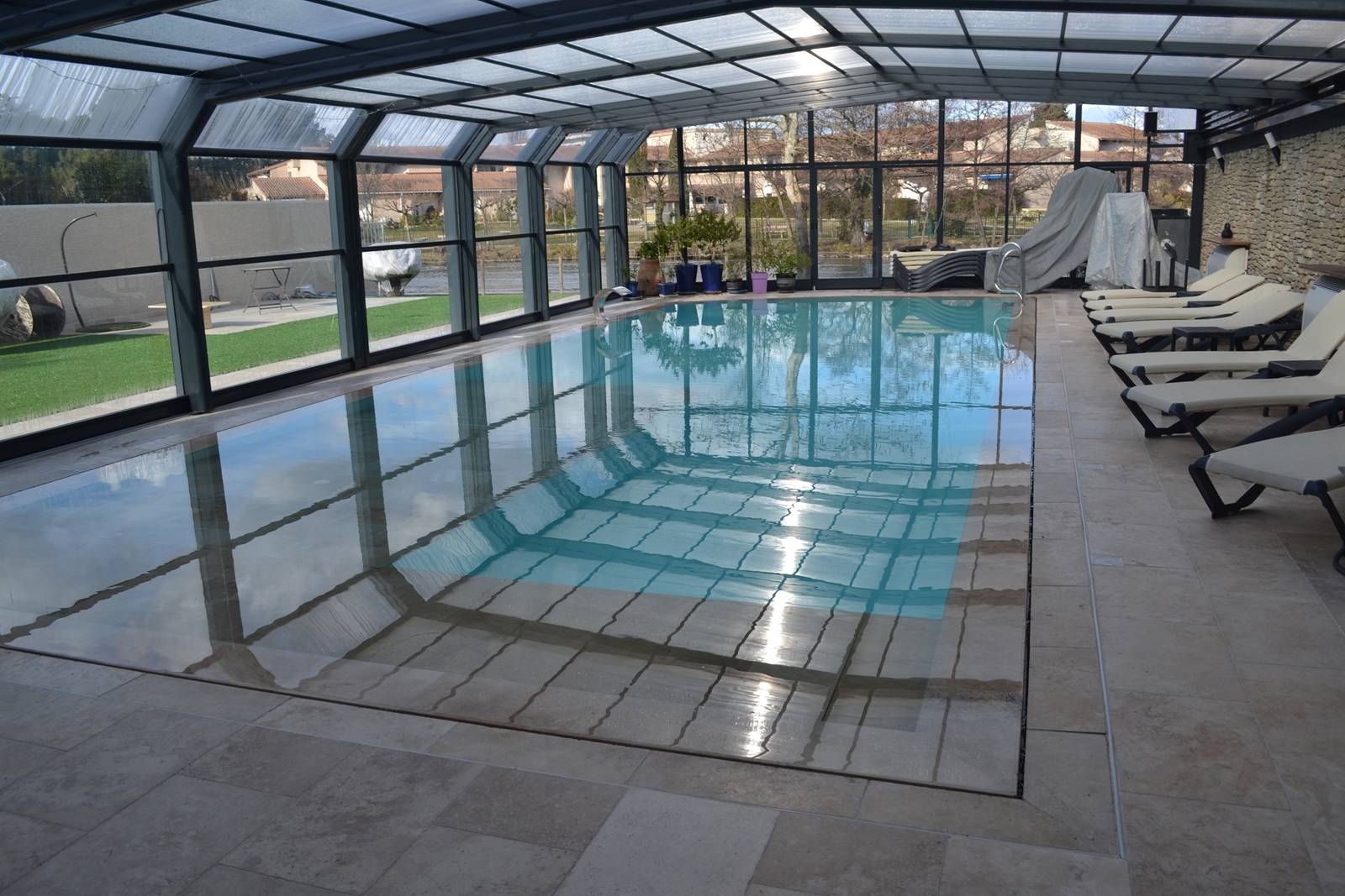 Piscine miroir, résine, volet roulant intégré, Isle sur la sorgue