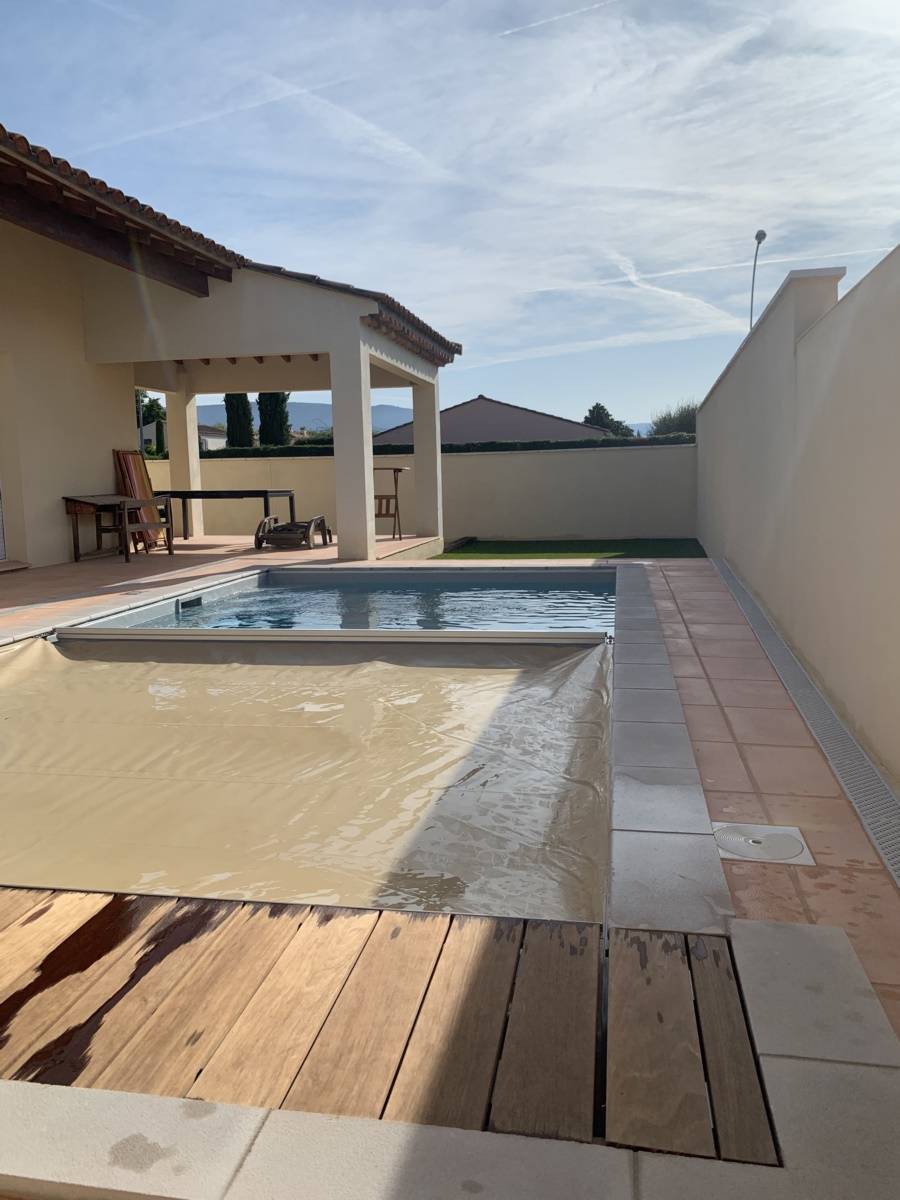 Couverture Aquaguard piscine Isle sur la sorgue/ Pisciniste de bons conseils Vaucluse