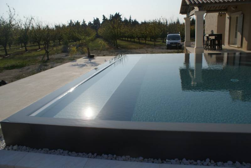 Couverture automatique fond d'eau piscine Vaucluse Lagnes. Pisciniste