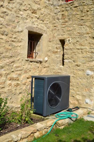 Pompe à chaleur piscine VESUVIO inverter installation Vaucluse