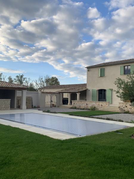 Piscine miroir en maçonnerie traditionnelle