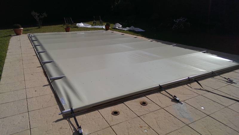 couverture à barres pour piscine, Lagnes