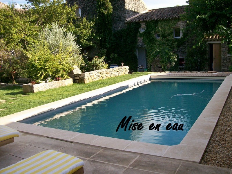 Les étapes pour la construction en maçonnerie traditionnelle, revêtement liner ou pvc armé