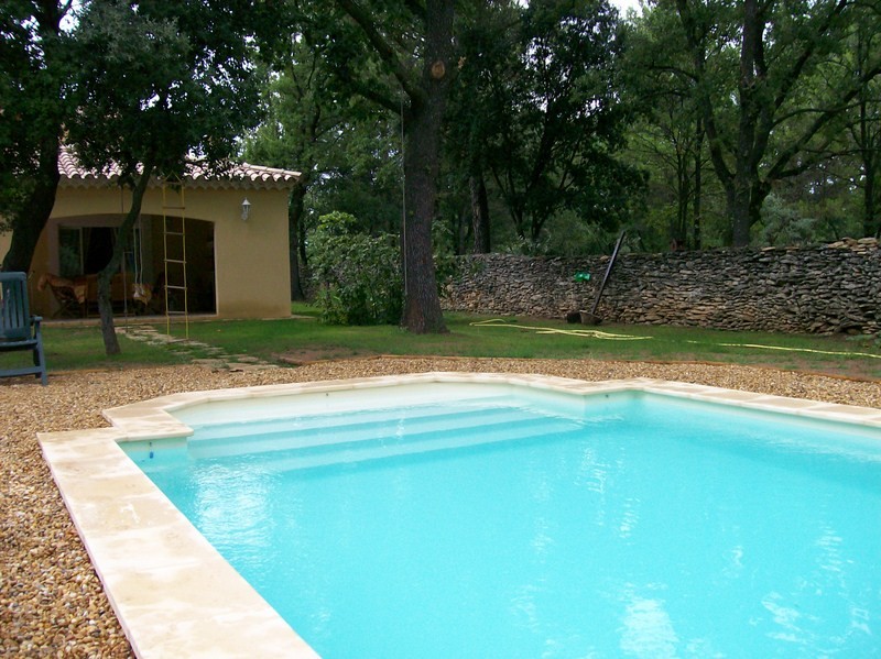 Escaliers extérieurs piscine