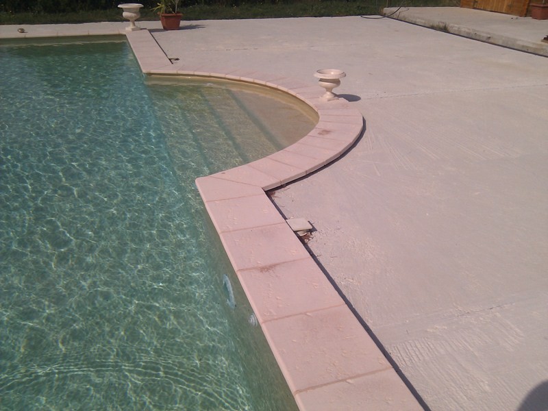 Escaliers extérieurs piscine