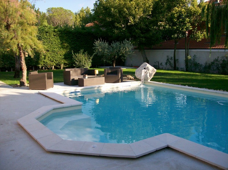 Escaliers extérieurs piscine