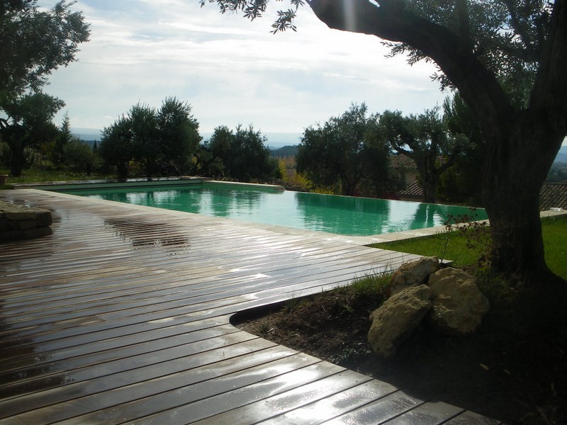 Plage extérieure en bois ipé pour piscine Vaucluse