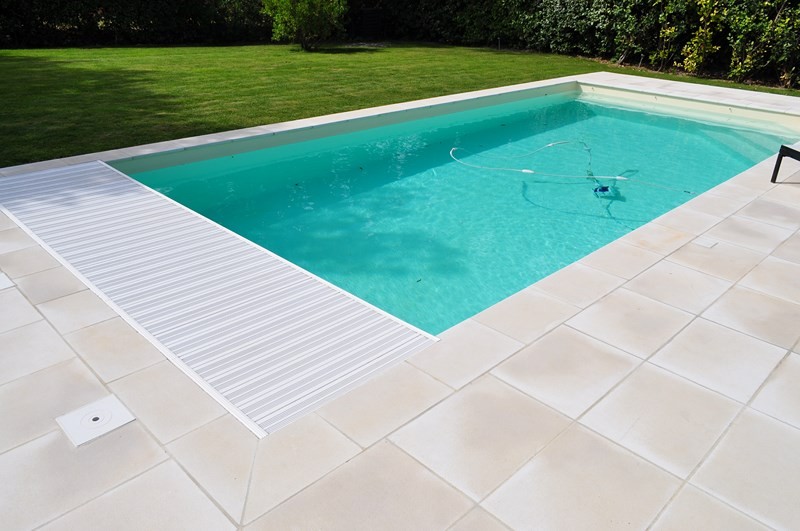 Construction d'une piscine Pvc armé beige sur Oppède.